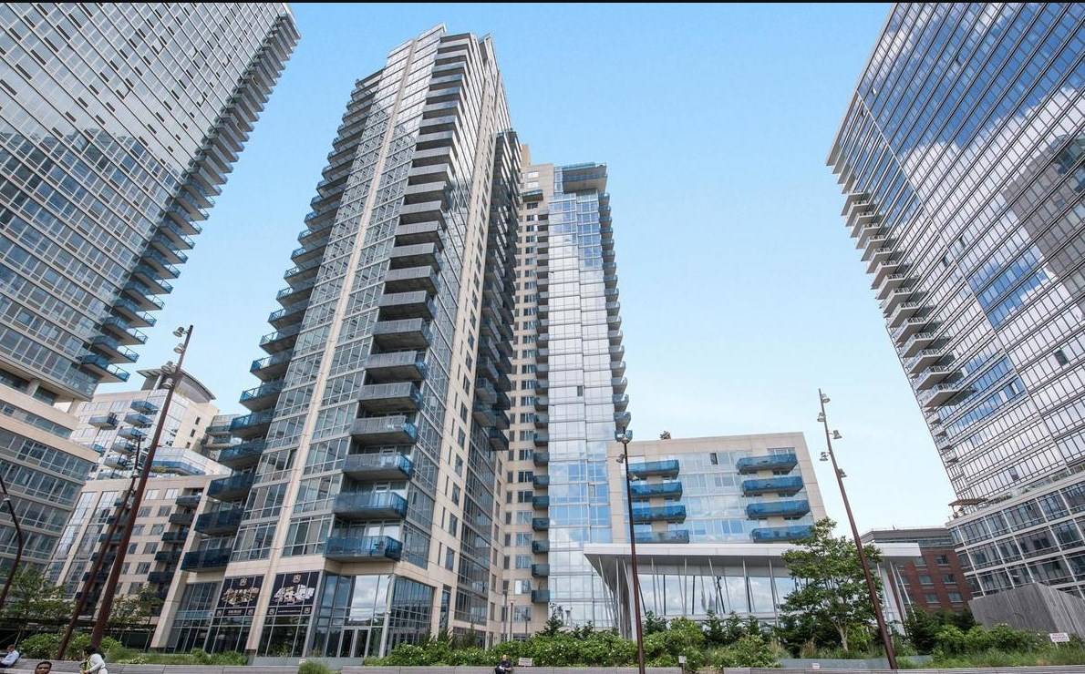 Jaw-dropping 3 Bedroom Duplex with Private Roof Deck