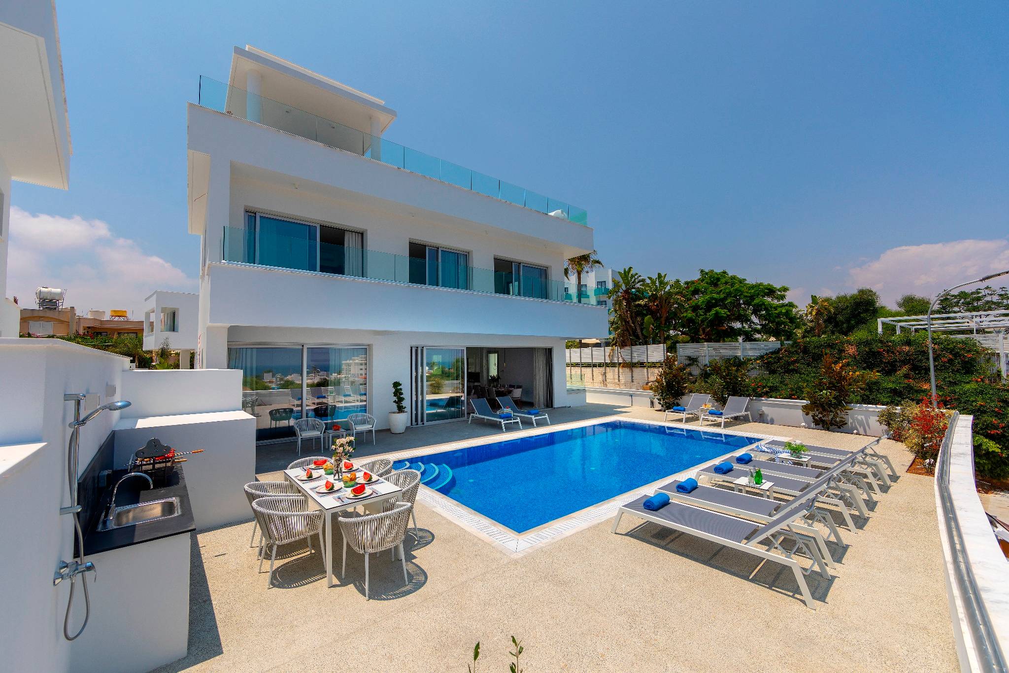 SUPERB LUXURY VILLA IN FIG TREE BAY