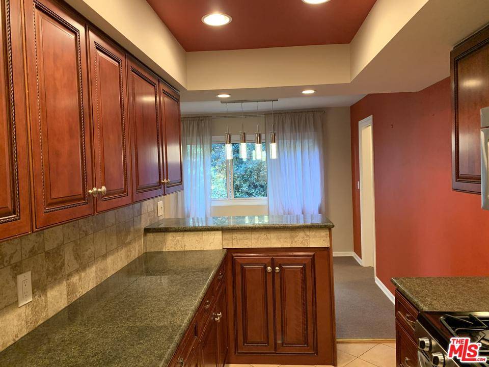 6716 HILLPARK DR Hollywood Hills East LA