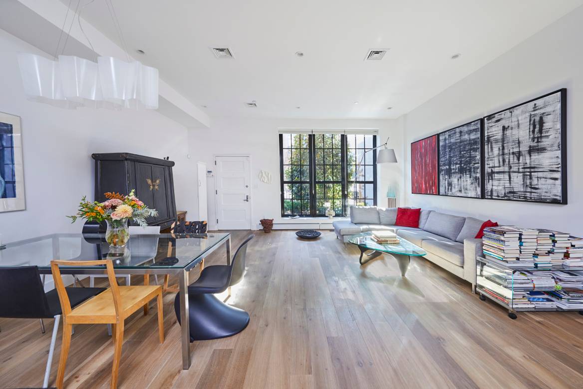 Beautiful, grand maisonette on two floors with private outdoor space.