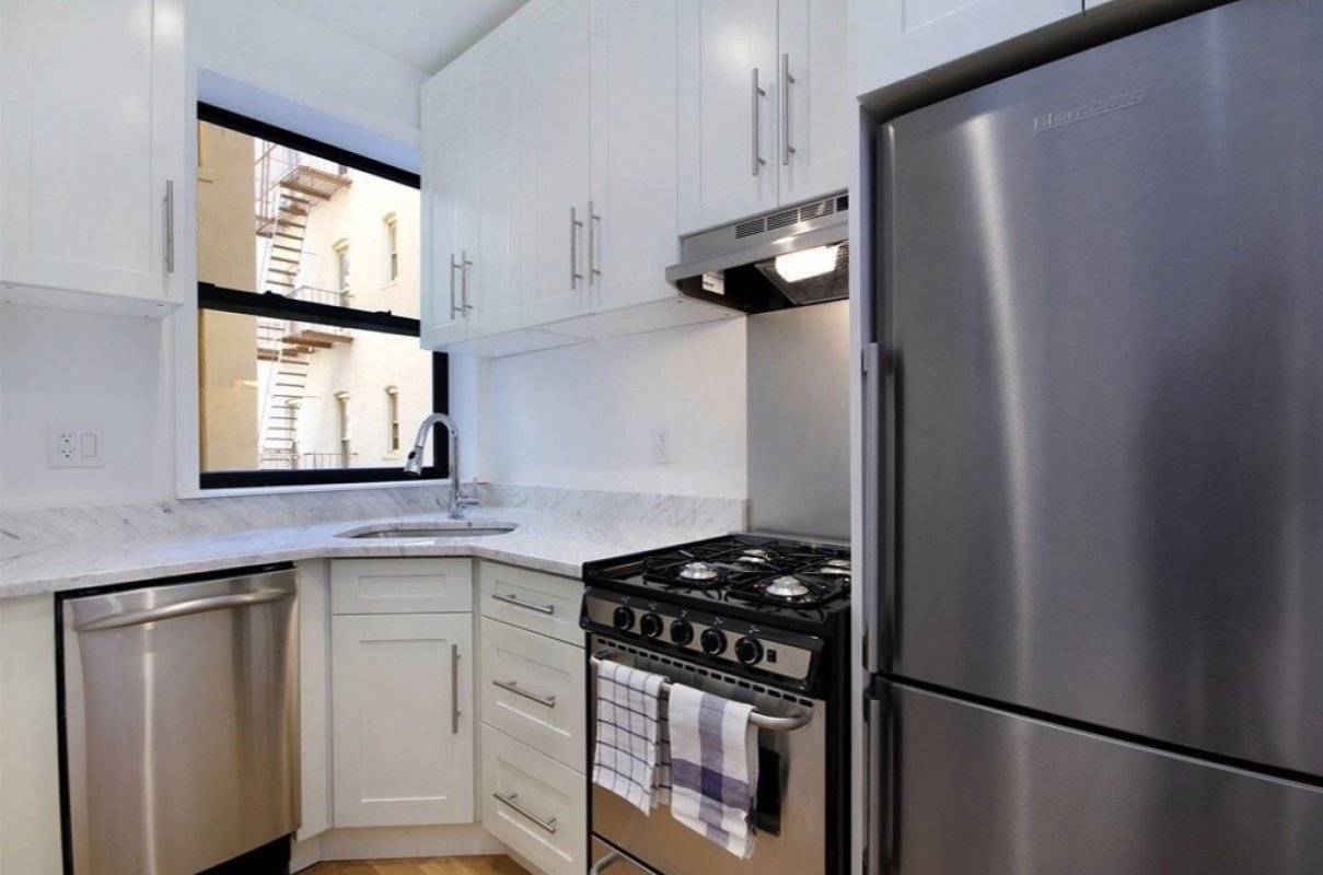 Financials Rent 2, 200 NO FEE ON 2 YEAR LEASES ONLY Essentials Beds Studio Baths 1 Features Hardwood Building Lowrise Post War Roofdeck Pets OK Storage for extra charge each ...