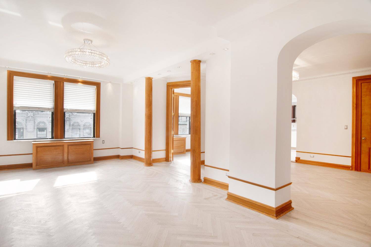 UPPER WEST SIDE 4 BEDS 3 BATHS ONE FREE MONTH WASHER/DRYER CORNER APT. DOUBLE OVEN