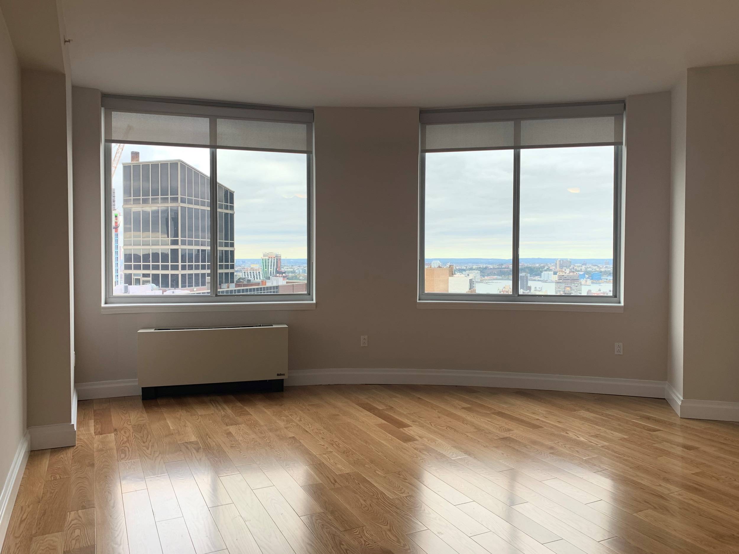 NOMAD 2 BED 2 BATH 1,060 SF CENTRAL AC WASHER/DRYER ELEVATOR PETS ALLOWED