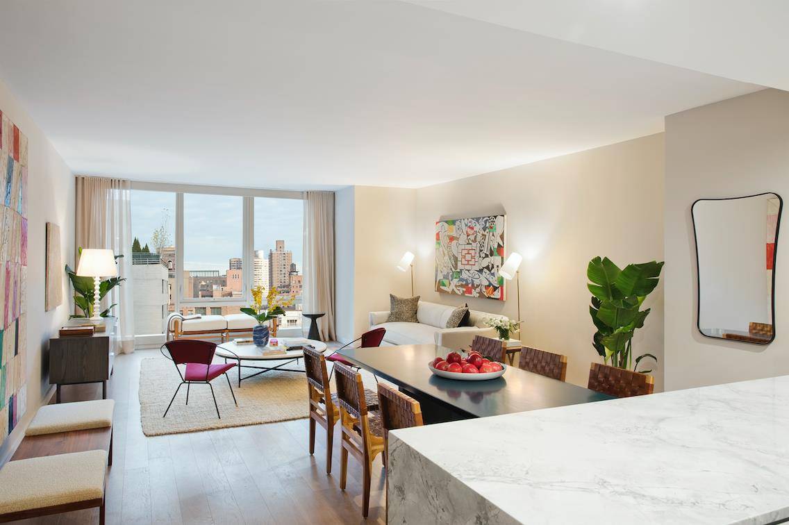 Massive 4 berooms/ 3 bathrooms luxury apartment with floor to ceiling windows!
