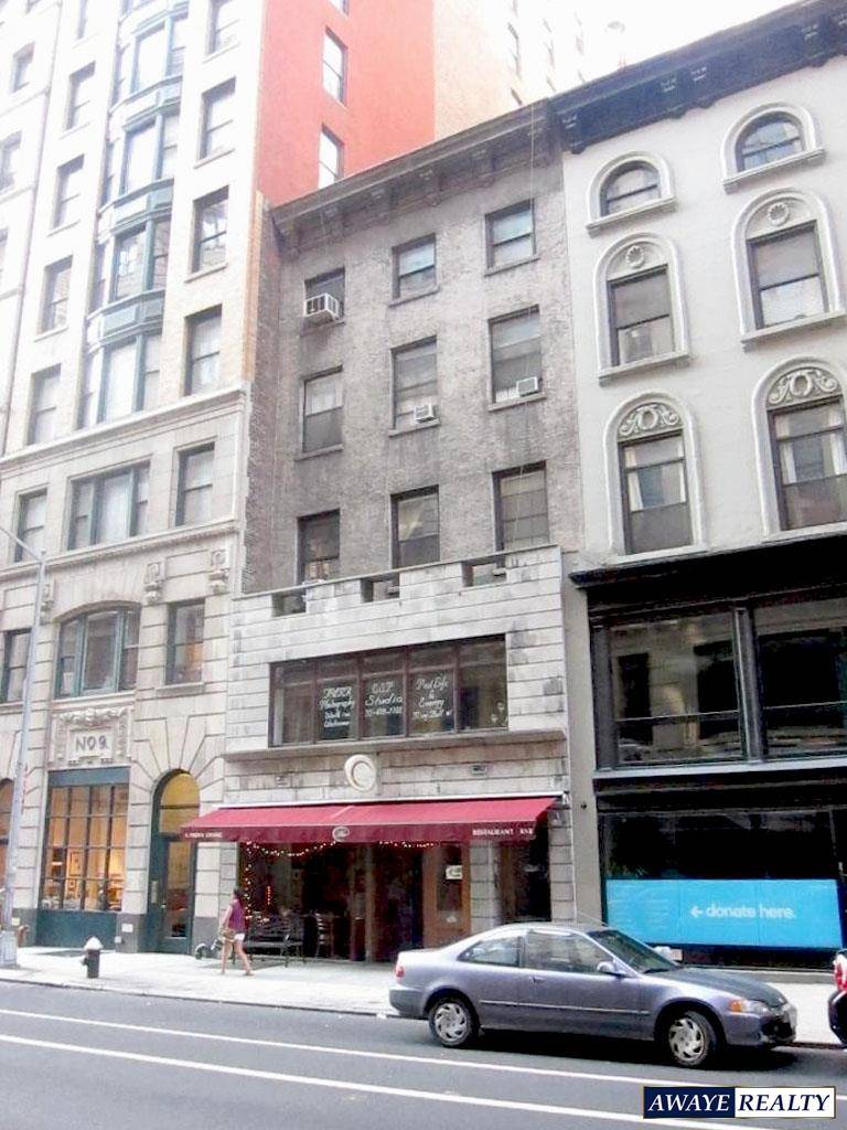 Incredible mixed use building between 5th Avenue and 6th Avenue in Manhattan.