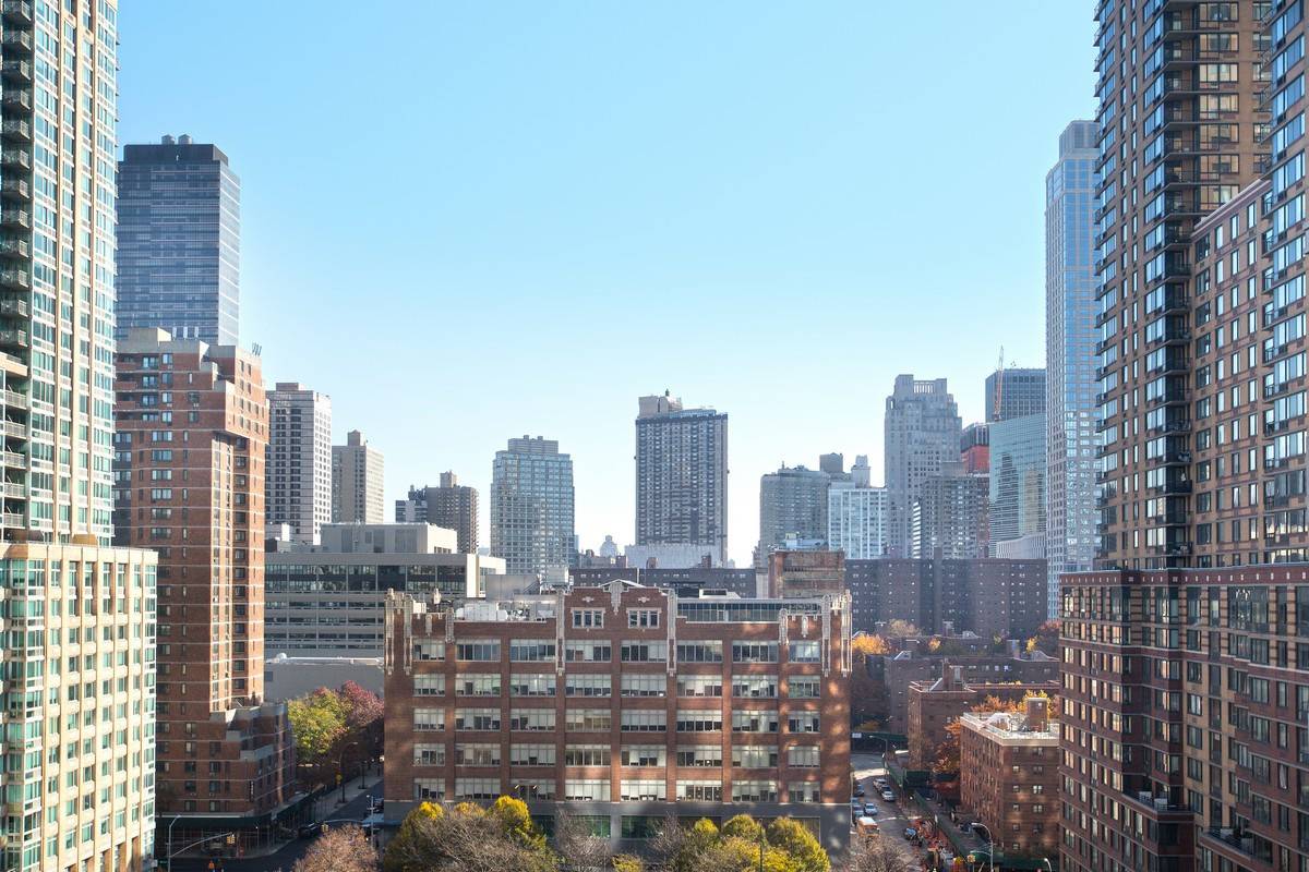 NEW TO MARKET! Spacious 1 Bedroom with Open City Views!