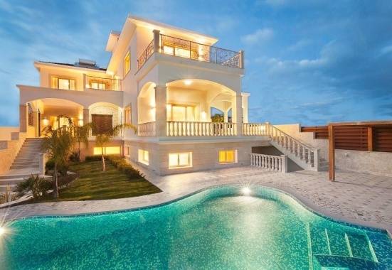 GORGEOUS 4 BEDROOM VILLA IN AGIOS TYCHONAS