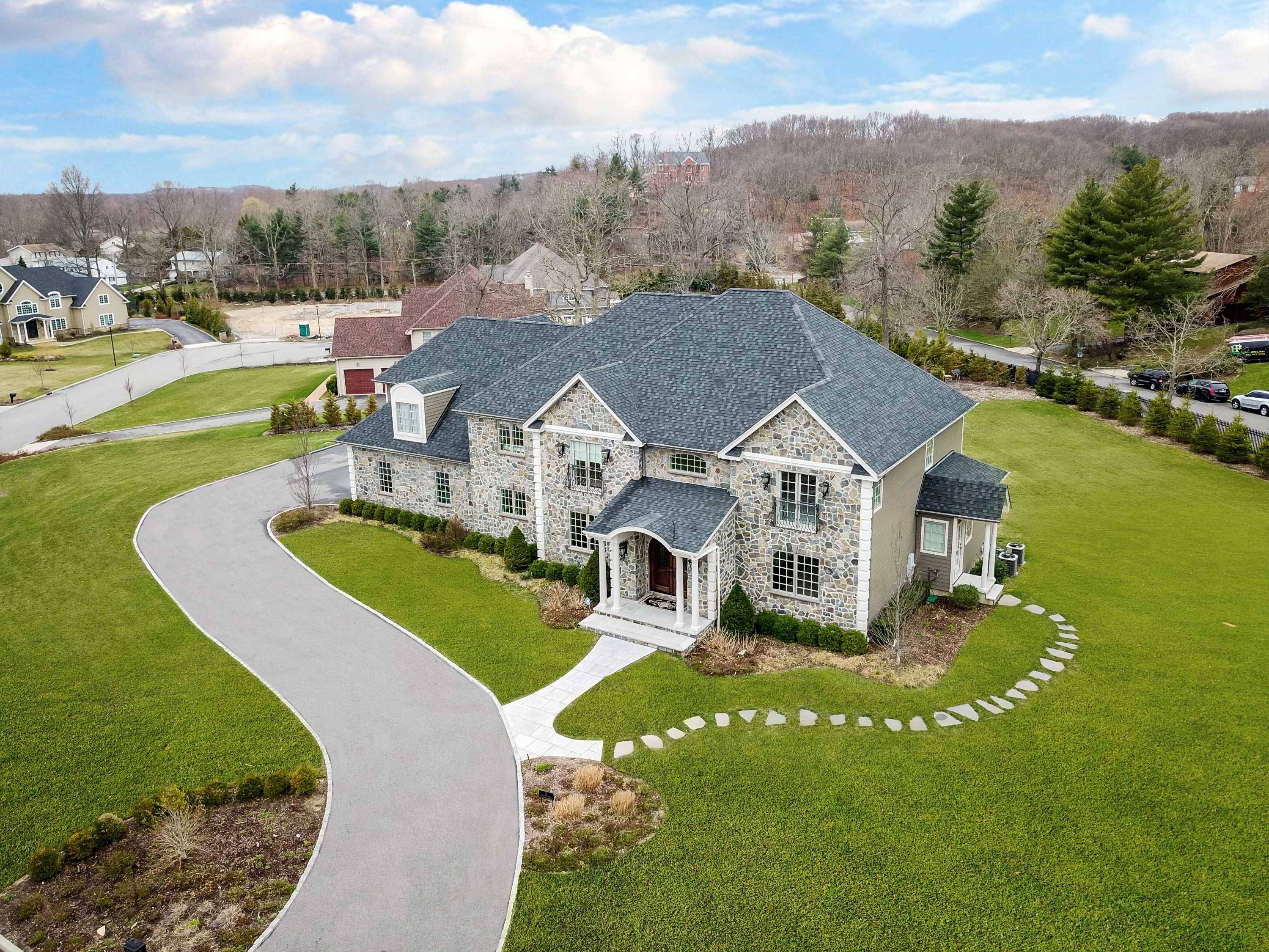 Experience Dix Hills at It's Finest !