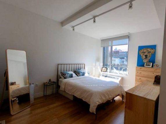 Enjoy this loft like 1 Bedroom 1 Bath w extra high ceilings with plenty of southern light and expansive bridge views.