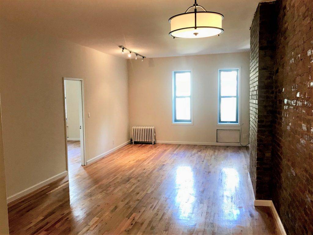 *Come live in this stunning Co-Op in the Upper East Side*