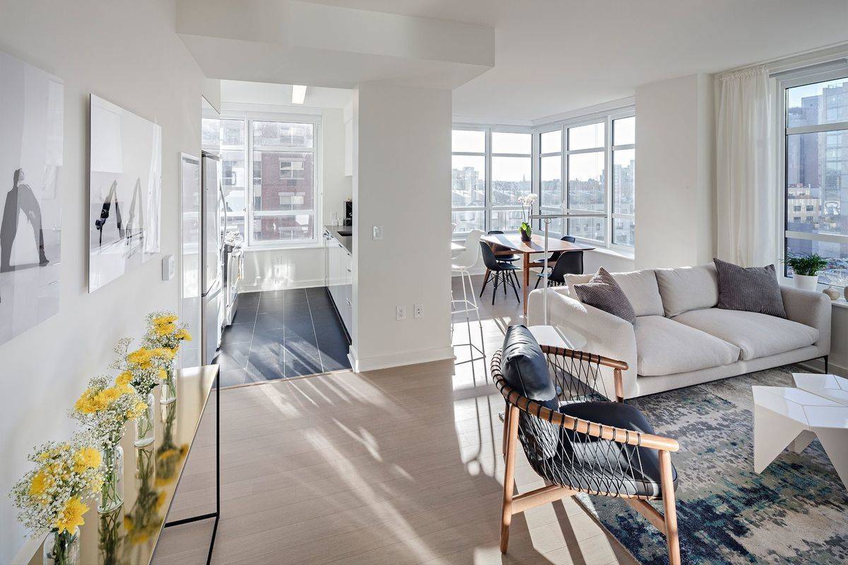Spacious 2Bed/2bath with Abundant Natural Light. No Fee!