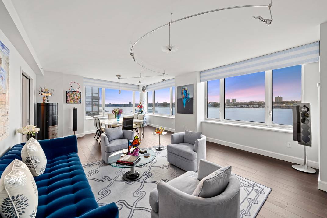 Gorgeous 4 Bedroom 4 Ba,  corner Condo with Direct river Views