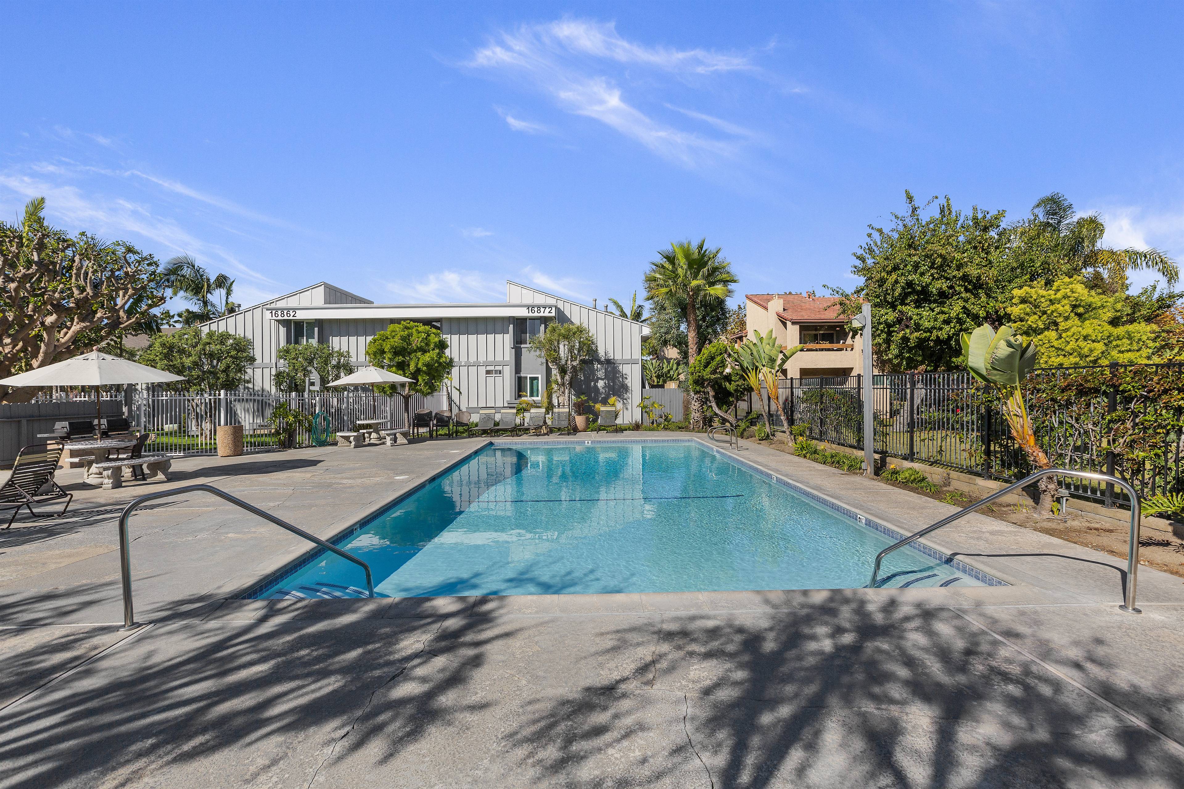 Beautiful Huntington Beach Studio!