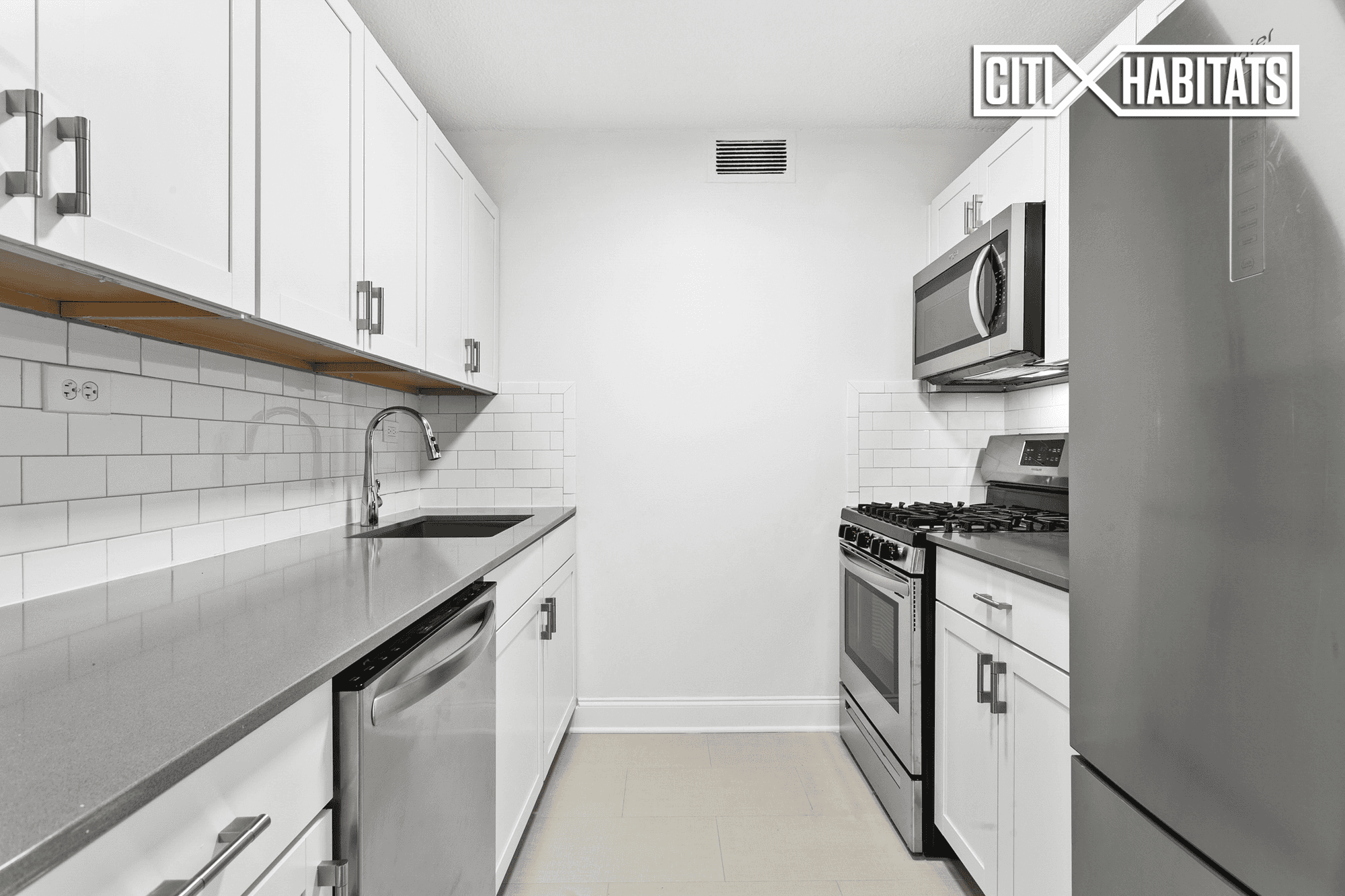 Limited Time Offer No Broker Fee and 1 Month FreeHigh Floor 3 BR 1Bath with Balcony NYC Skyline ViewsGetting to lower Manhattan from this spacious Three Bedroom One Bathroom apartment ...