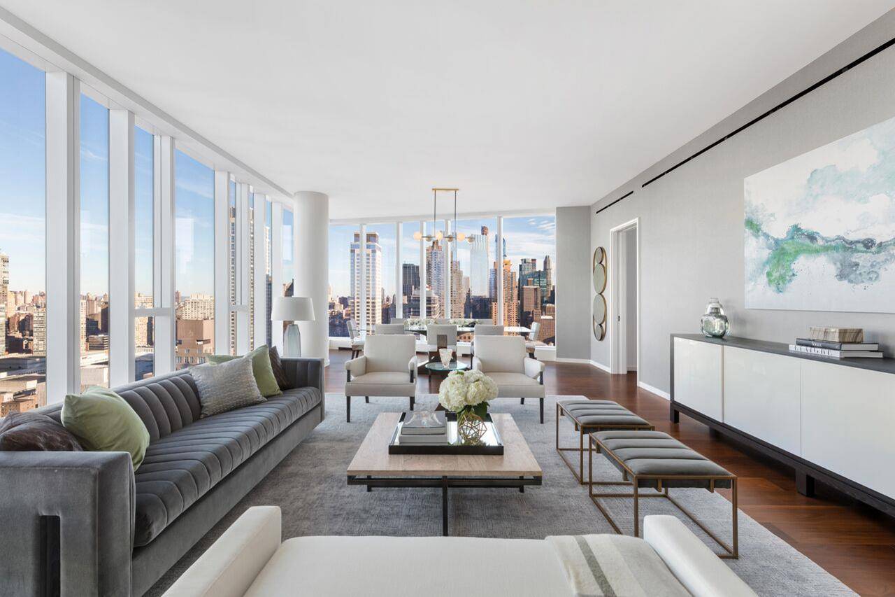 Immediate OccupancyThis generous 3, 055 square foot corner 4 bedroom, 4.