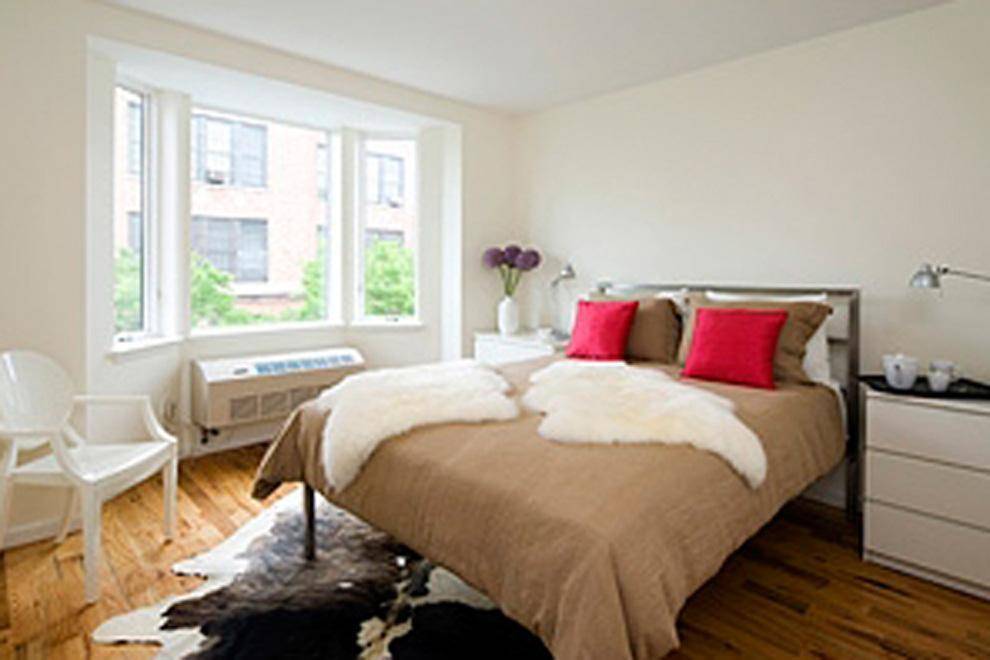 SUNNY ONE BEDROOM WITH BALCONY DINING OFFICE ALCOVE.