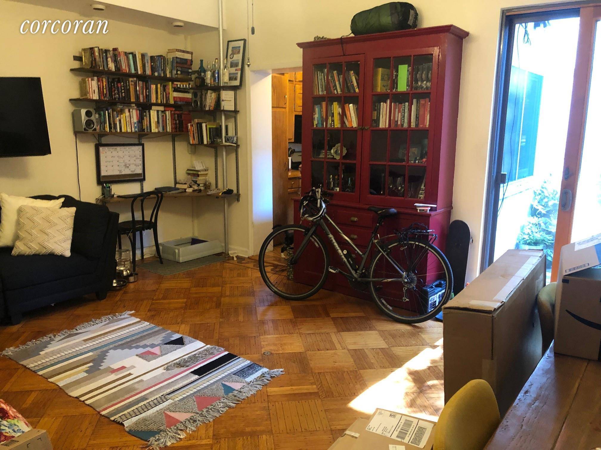 PARK BLOCK Rare RENOVATED LARGE 1 bedroom with private outdoor space, shared washer dryer and dishwasher !