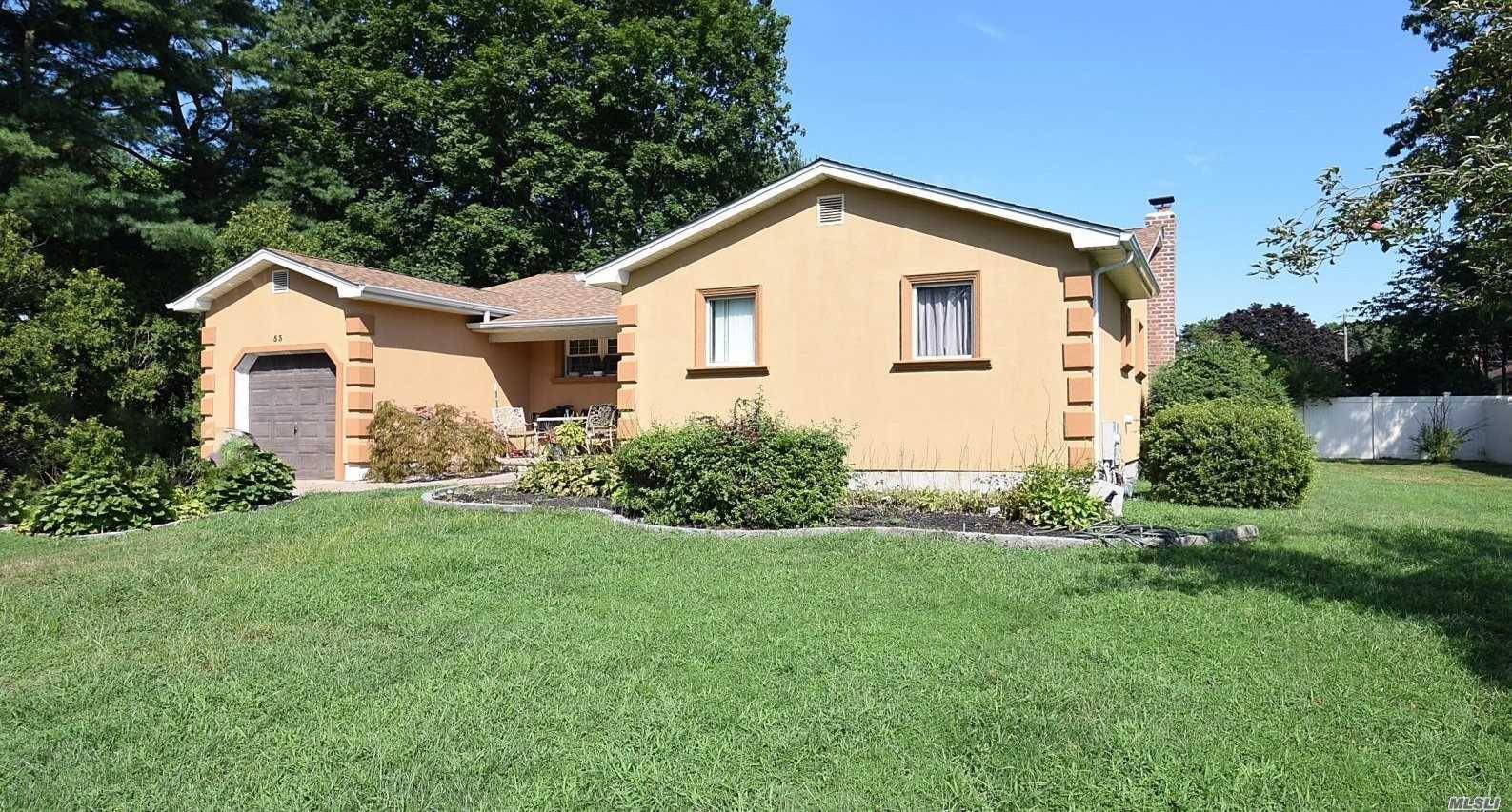 Turn key, Just move in, Updated Ranch on Cul de Sac,, Room for Mom, Great location, Beautiful Stucco, Roof is only 3 years old, large property ; hard wood floors, ...