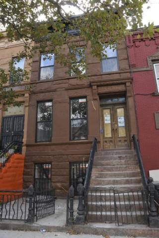 *PRICE DROP*GORGEOUS gut renovated 2 bed, garden rental,**FREE RENT FOR THE REST OF APRIL**shared yard, washer/dryer in the building, CENTRAL AIR