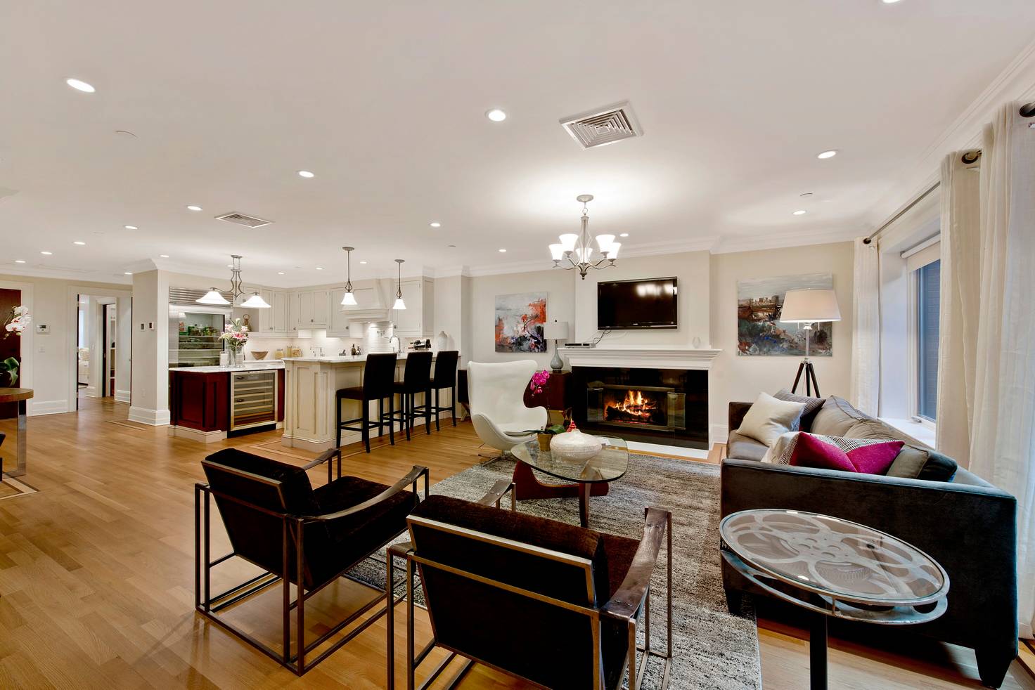 EXCEPTIONAL DUPLEX 3 BED-3 BATH + GARDEN 