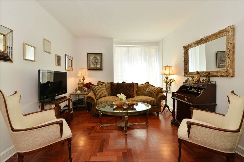 THE HERITAGE Riverside Boulevard Mint Condition Investment One Bedroom