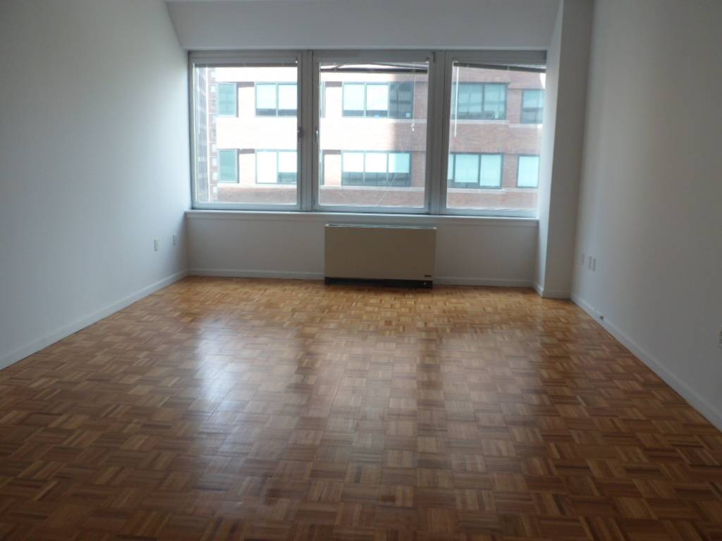 MASSIVE 1 BED WITH WATER VIEWS IN THE FINANCIAL DISTRICT 