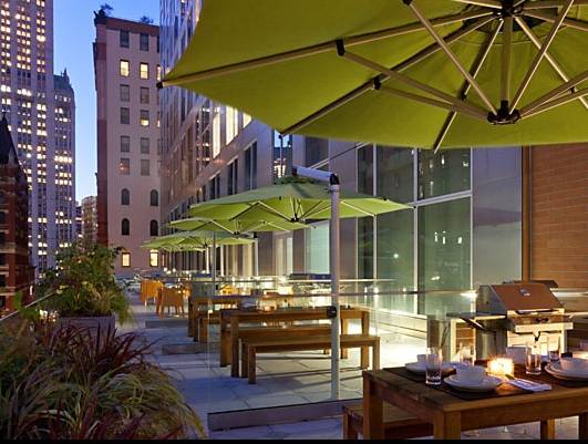 Absolutely Gorgeous Spacious One Bedroom, One Bathroom with Washer/Dryer Fantastic Viewsin Financial Dist rict.
