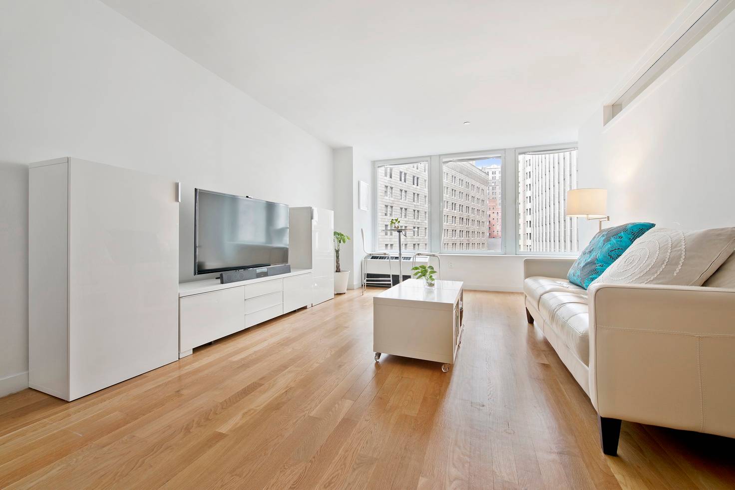 Bright and Modern Two Bed/Two Bath
