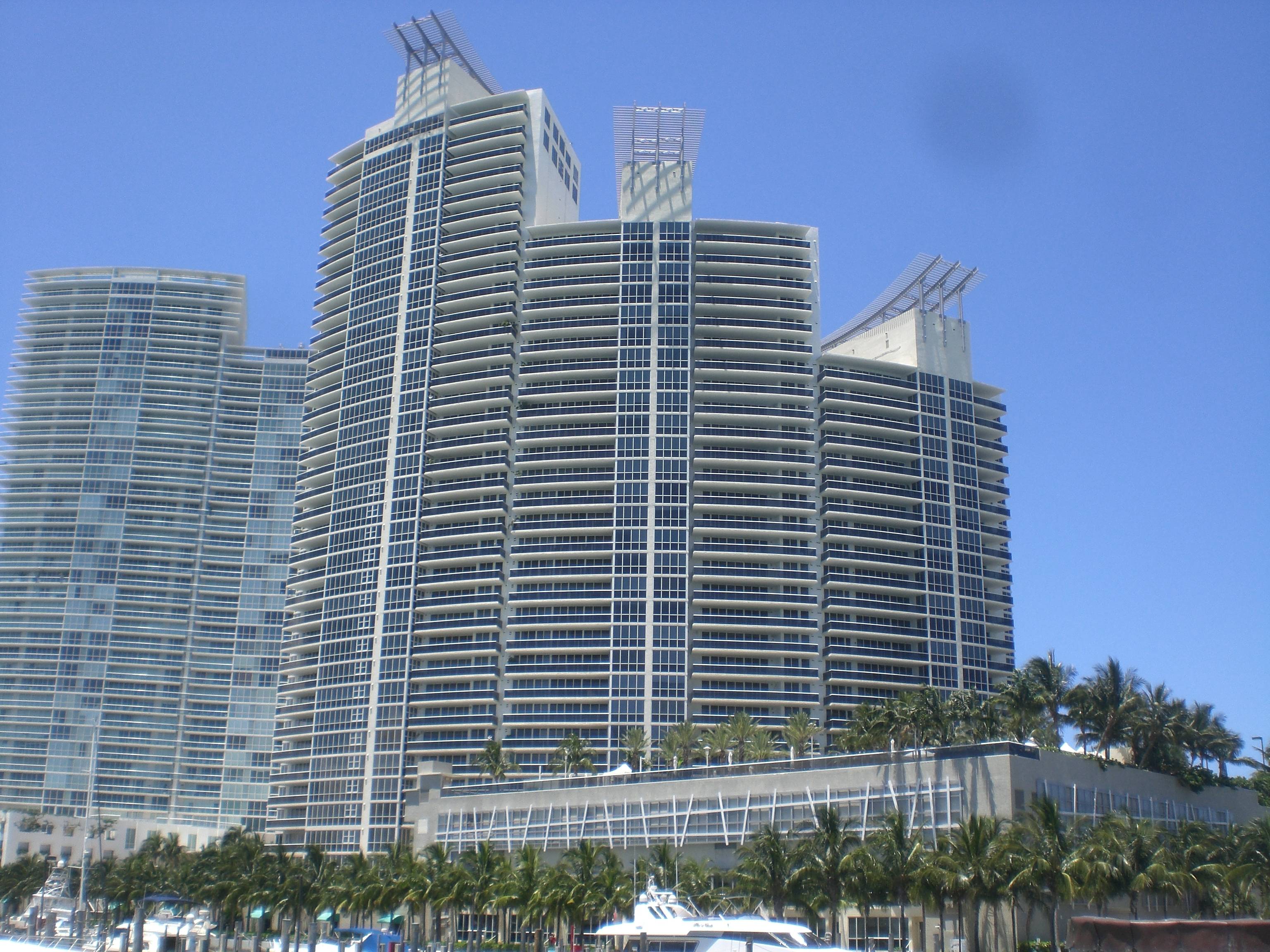 MURANO GRANDE : SOUTH OF FIFTH