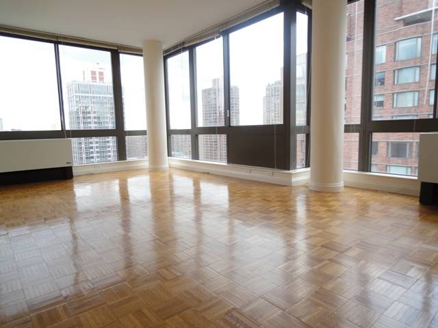 *** Upper East Side*** Corner unit, Floor to ceiling windows, Laundry in unit, Amenities included, Central Park