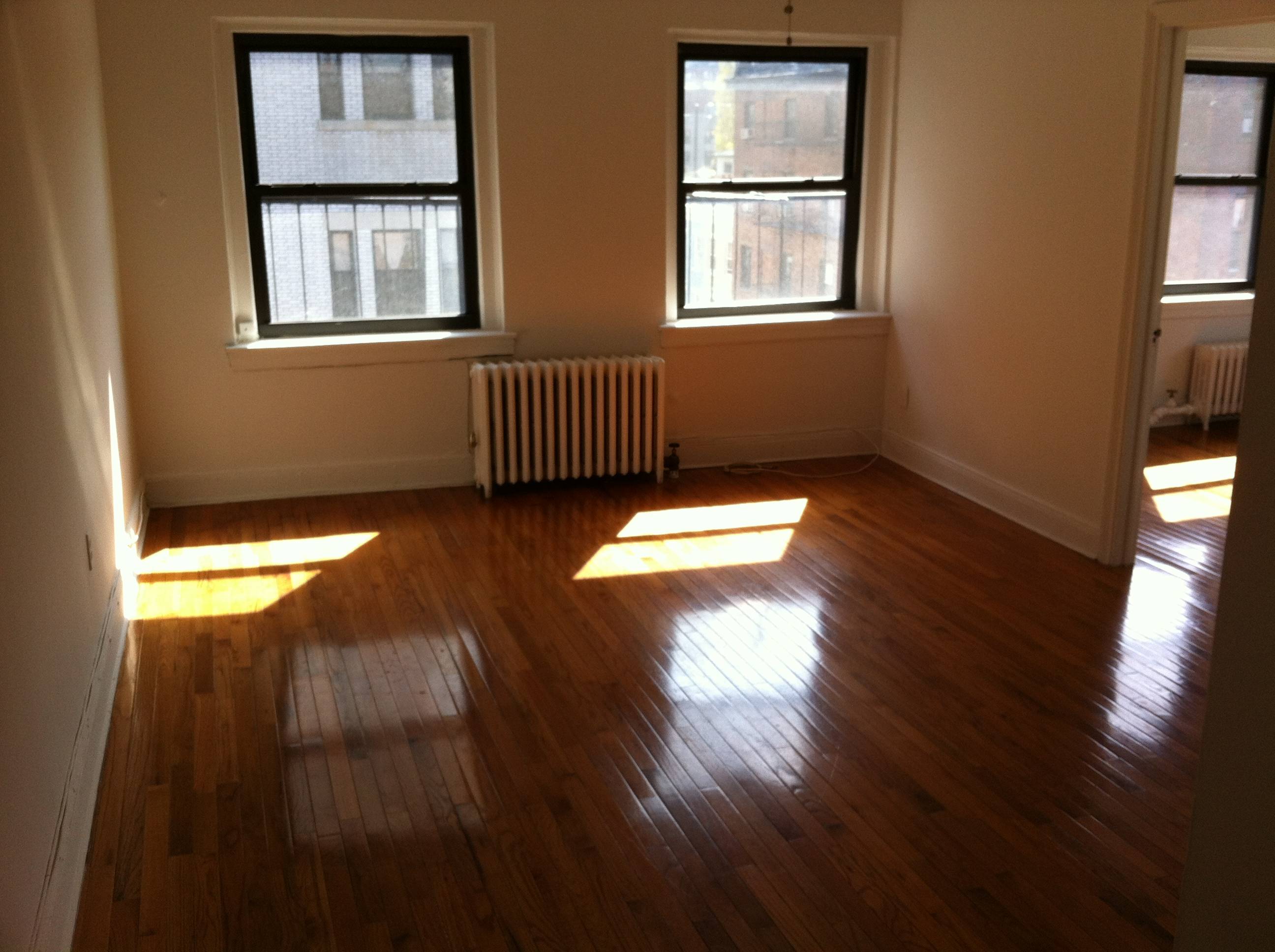 Marvelous 1 br. W/Great Natural Light * Mins Of Washington Square Park & Subway Train. Will Not Last. Act Now