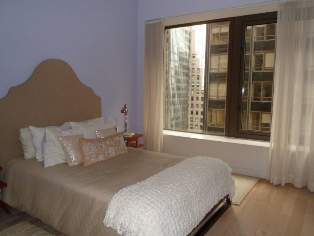 LARGE 1 BED WITH HOME OFFICE IN A BEAUTIFUL CONDO BUILDING IN THE FINANCIAL DISTRICT