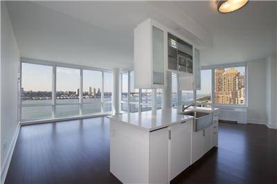 Riverside Blvd Corner Unit overlooking Hudson River // Giant Loft Like 3 Bed 3 Bath // Washer-Dryer // Ultra Modern Living