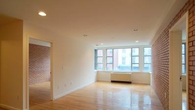 Lower East Side / 1 Bed-1 Bath- Dinning Alcove/ Exposed Brick/ Elevator/ Laundry / CHEFS KITCHEN/ FITNESS CENTER 