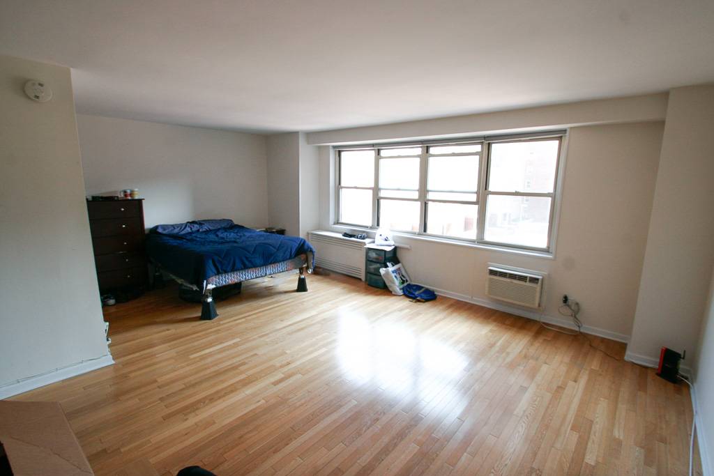 Luxury Tribeca Alcove Studio // Giant Sunny Apartment // Huge Kitchen // Doorman with Laundry and Parking