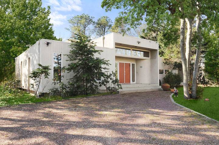 Rare Find,One Story Contemporary,South Of The Highway, Wainscott, 5 Min. Walk to the Beach, Close to Transport