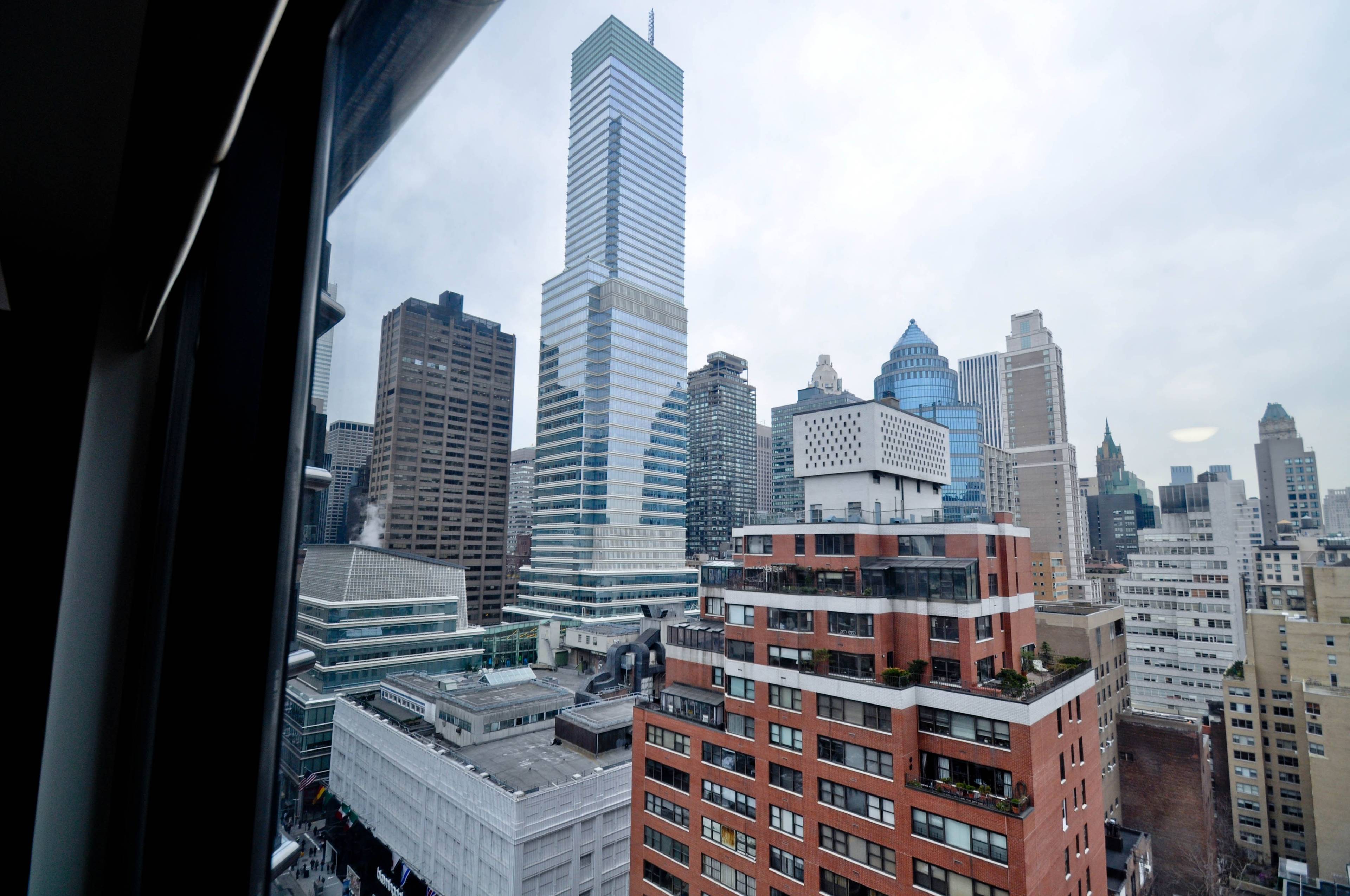 **One BR Condo**Prime Location**Great City View **