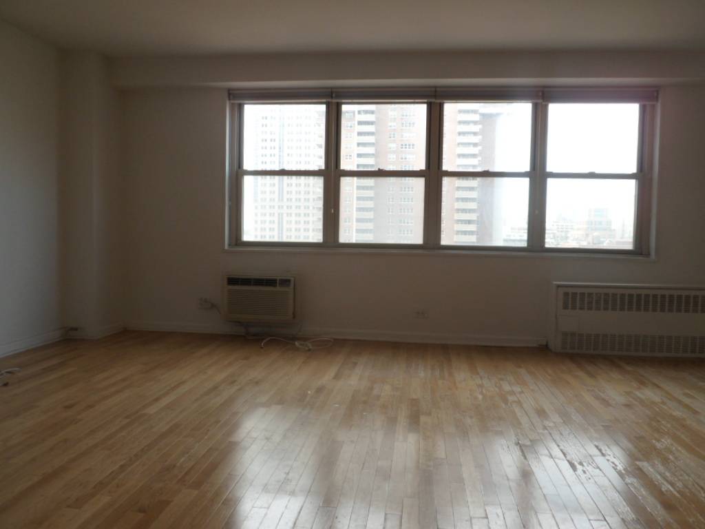 HUGE ALCOVE STUDIO IN TRIBECA WITH TONS OF CLOSET SPACE