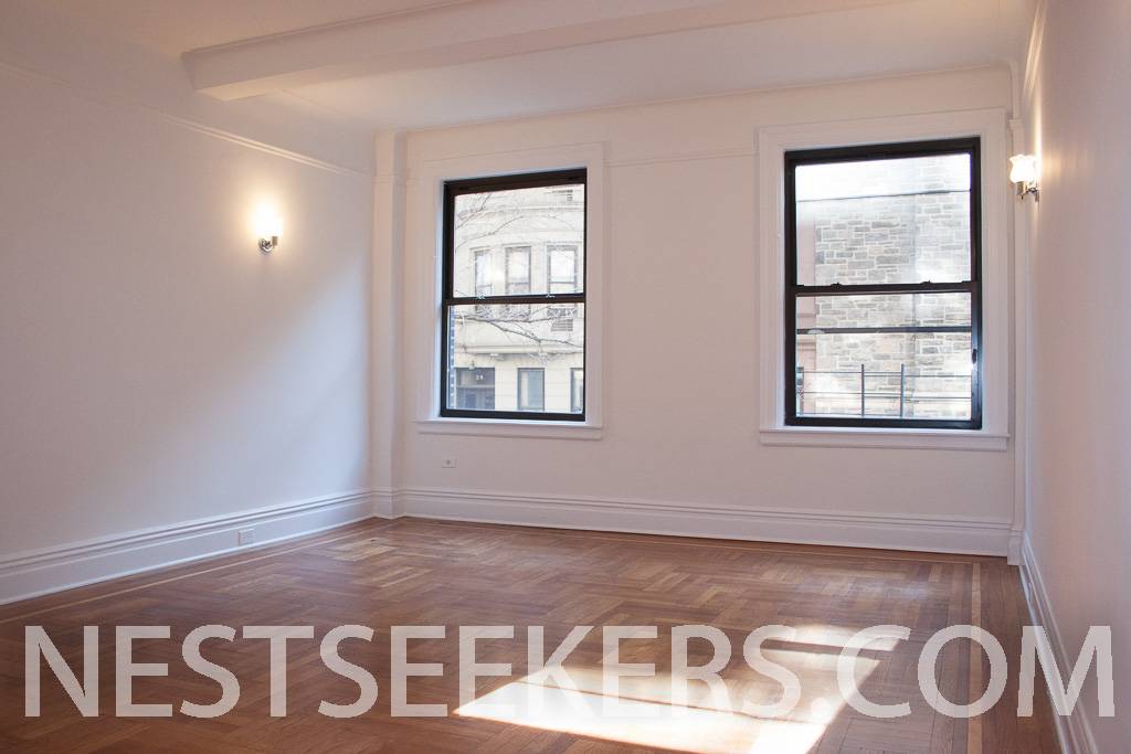 Central Park West Classic 5 // Formal Dining Room // Elegant Luxury Doorman Building