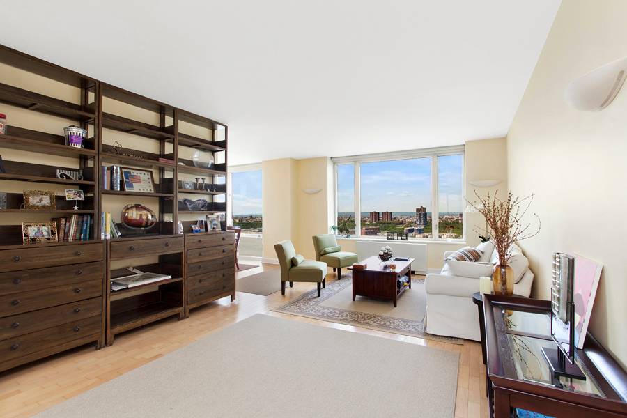 Upper West Side High Floor Apartment - Large Corner 3 Bedroom with Great River Views