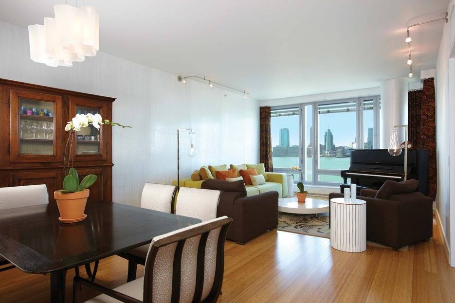 Luxury High Rise in Tribeca. Astonishing River Views.   $3700. NO BROKER FEE! 