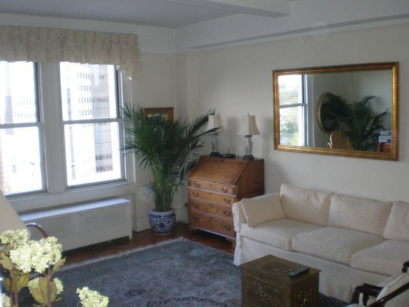 CHARMING SUN DRENCHED SPACIOUS  2BR/BA HI FLOOR PRIME UES 