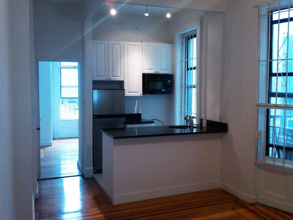 Renovated Two Bedroom in the Heart of Upper West Side with Laundry on site. All modern kitchen! Amazing location!