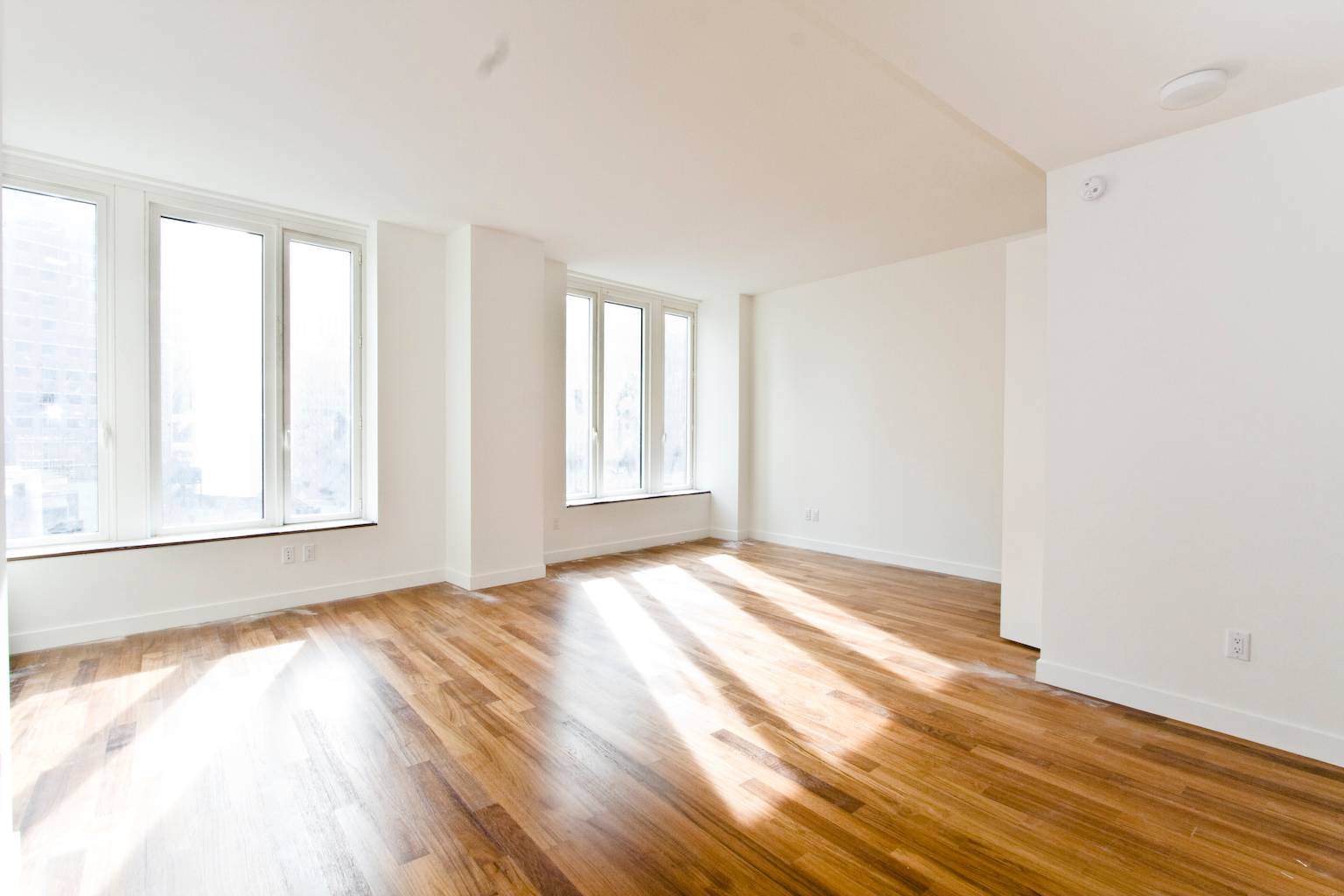 **The Best 2BR In The Downtown Area! High Floor With Tons Of Natural Light!**