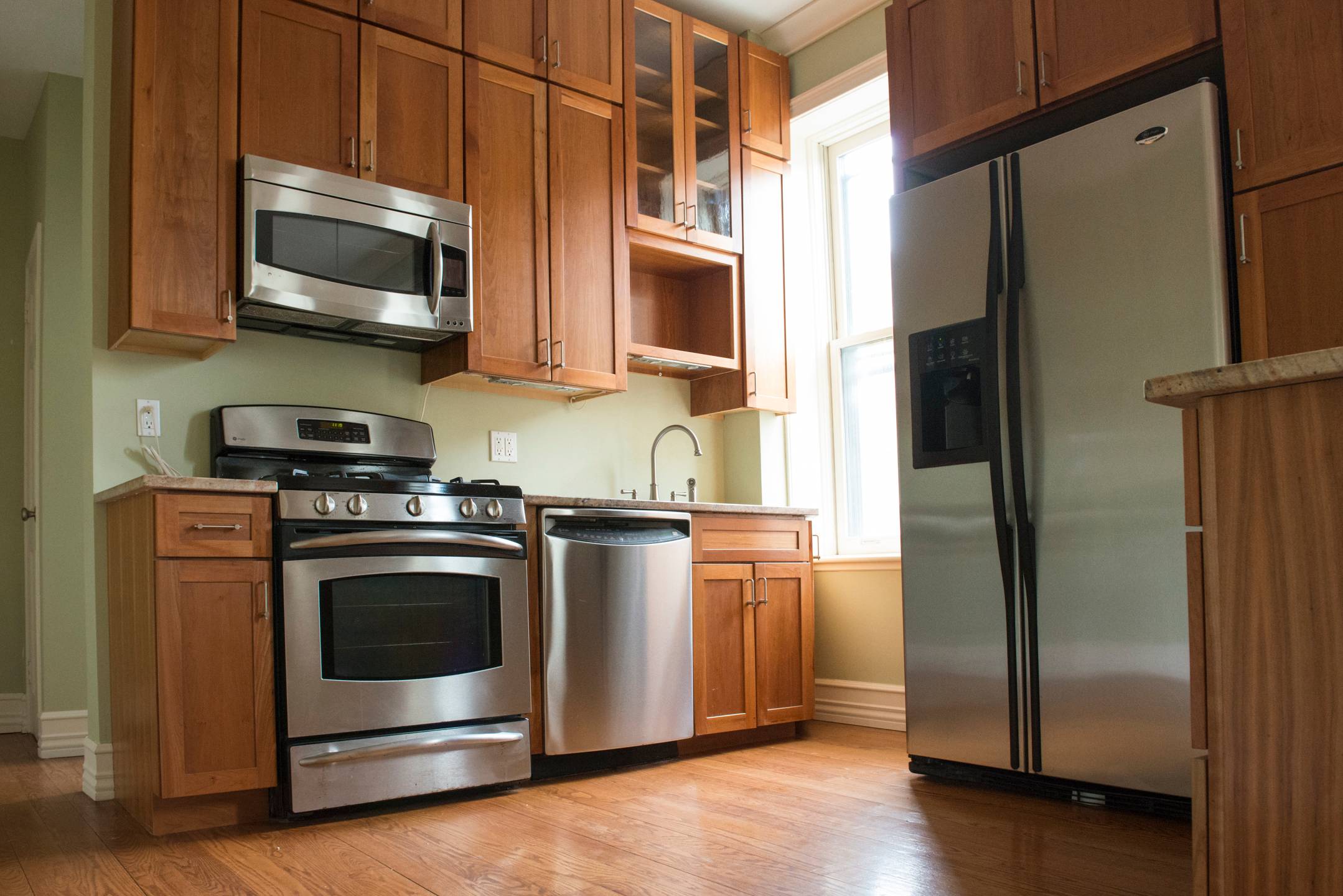 PARK SLOPE GEM!! Perfect starter apartment!