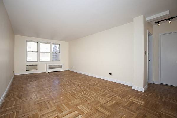 SPONSOR UNIT NO BOARD APPROVAL - SPACIOUS AND BRIGHT ONE BEDROOM                                