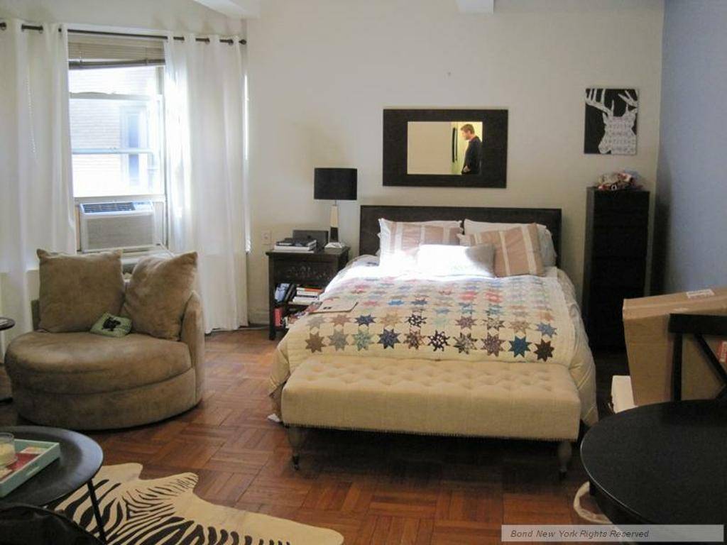 Wonderful One Bedroom on a Tree-Lined Street!
