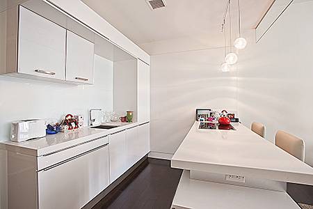 Want to live in a building with amazing amenities, full service ,stunning apartments ? you just found it           