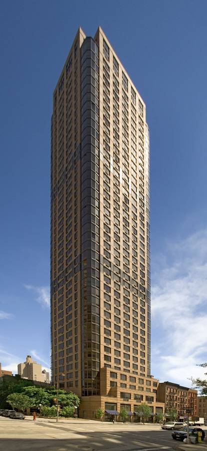 ★★ SPECTACULAR LARGE Two Bedroom   RESIDENCE ~ SPECTACULAR FINISHES ~ 5 **** SERVICE  BEST AMENITIES~  GYM .  ~