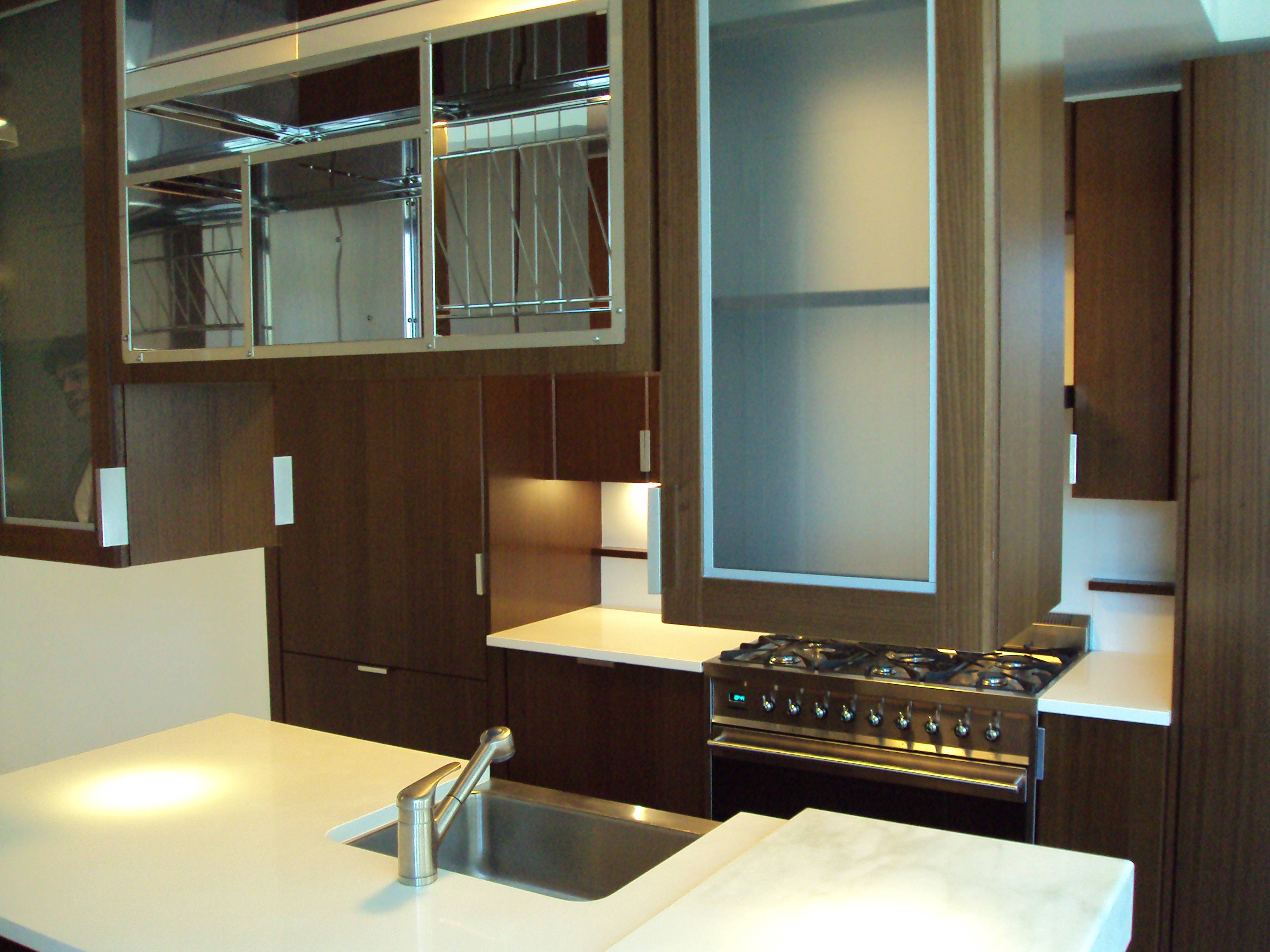 1 BED, 1 BATH- 589 SQ. FEET. LARGE LIVING ROOM WITH GALLEY KITCHEN WITH WESTERN EXPOSURE.